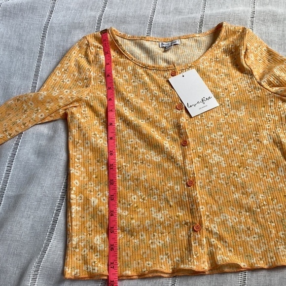 NWT Love, Fire cropped cardigan and tank set in orange sherbet with ditsy print. - Picture 12 of 17